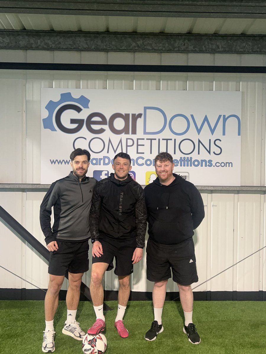 Session 1 ✅
big thanks to Non-league legend <a href="/JHulme1/">Jordan Hulme</a> for coming down tonight and big thank you to our sponsors GearDown Competitions for their support