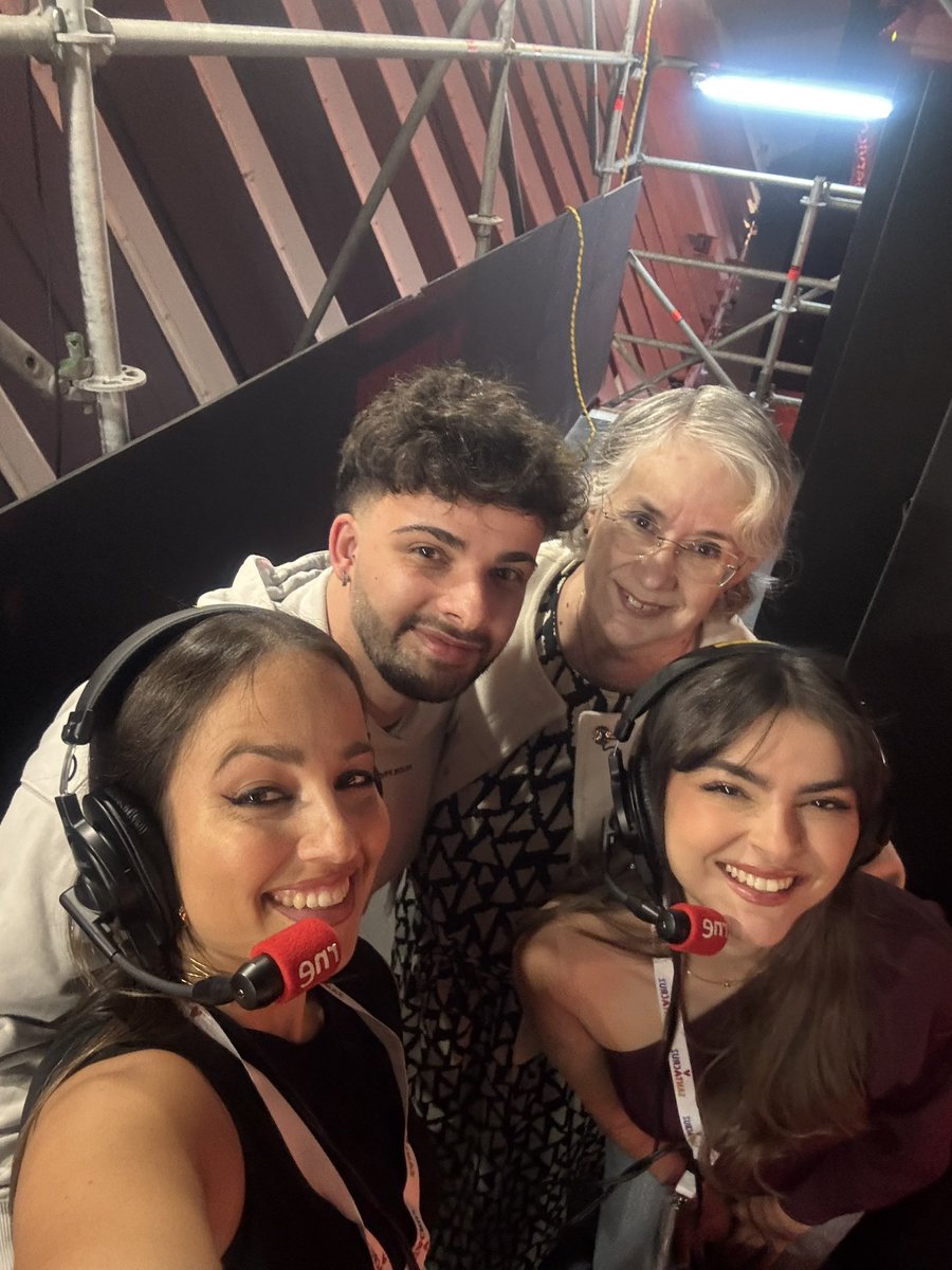 Ya estamos preparados para la retransmisión en el Recinto Ferial. ❤️🎉 #GalaReinaAdulta del Carnaval de Santa Cruz de Tenerife. 
Esperamos sus mensajes al 682 30 55 61!