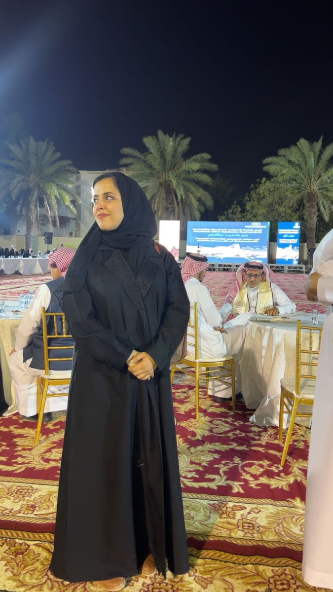 _eilafa's tweet photo. أستاذتي الرائعة واللطيفة جدًا حنين مكي 🤍
@haninmakki 

محظوظة جدًا أنك كنتِ مُرشدتي الأكاديمية ومشرفتي في مرحلة التدريب 
ممتنة اكثر انك دائمًا متواجدة عشان طالبتك وداعمة لهم 🙏🏻✨ https://t.co/df0dWPWTv7