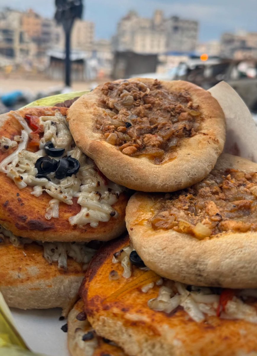 عملت ميني بيتزا لأول مرة وطلعت النتيجة حلوة كتير
#غزة_صوت_الإنسان
#قطر
 #MFW