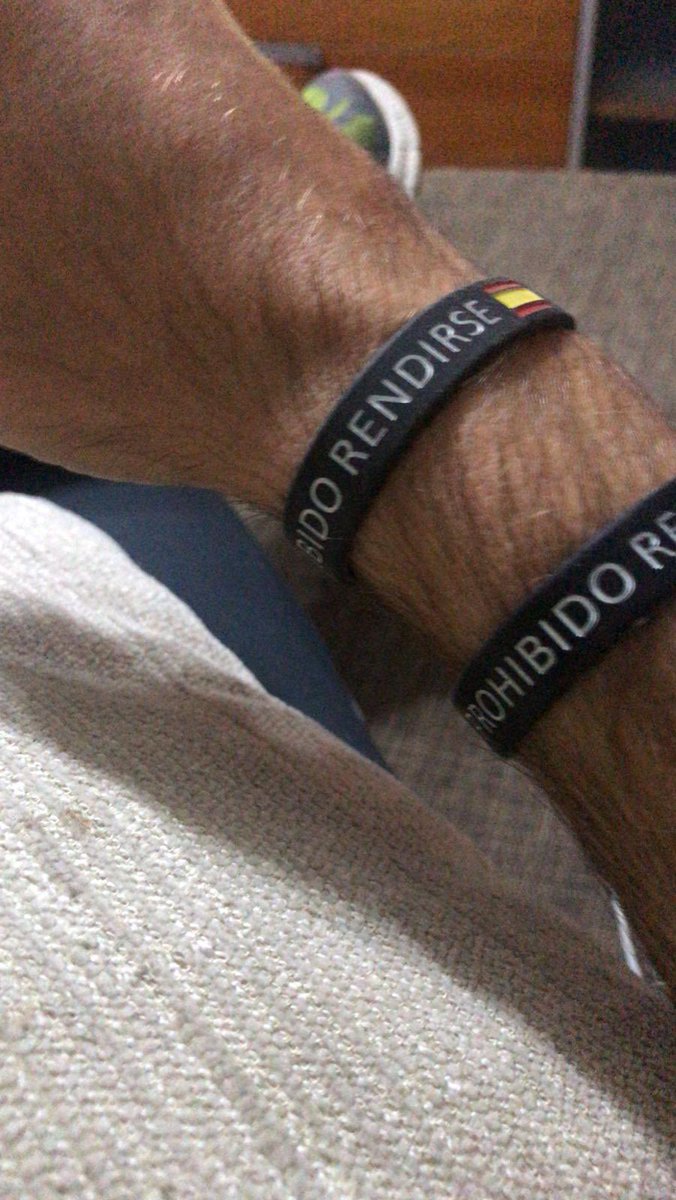 David, Policía Nacional de Granada, ha fallecido después de una larga batalla. Vivió para sus compañeros, impulsando el movimiento #Jusapol, y siempre estuvo a mi lado como Portavoz de Interior. Nunca soltó mi mano, ni en los momentos más complicados después de dejar el Congreso.