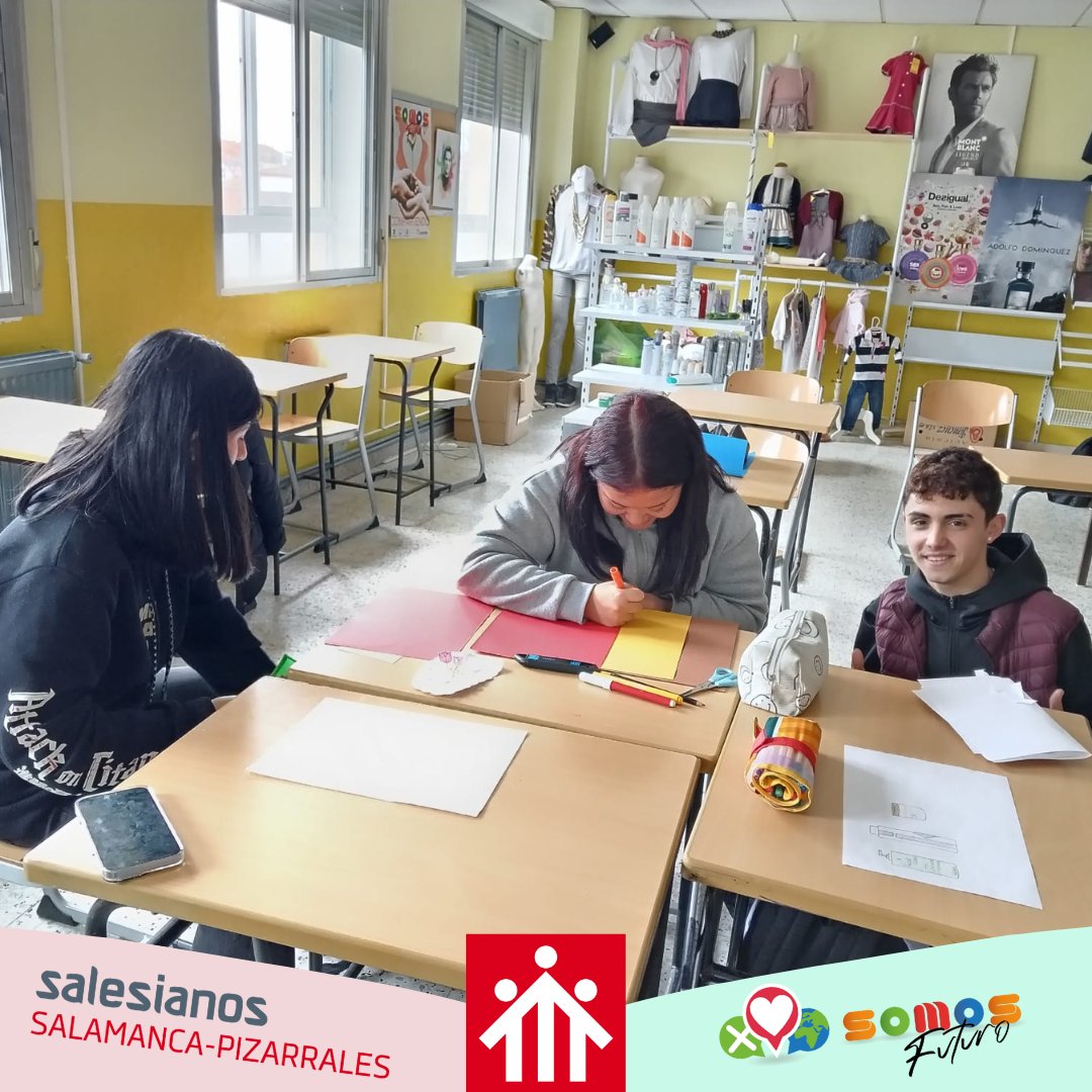 SalesianosPiza's tweet photo. Los alumnos de 2° de Grado Básico de Administración, empiezan la creación de una empresa de perfumería en el Módulo preparación de pedidos y venta de productos

#cssj_gb
#cssj_fp https://t.co/6KCd0vcGuY