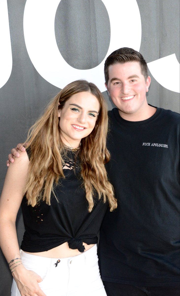 adriantabraue's tweet image. Sooooo @iamjojo what do you say? Let’s recreate these? 2015-2017 🤓 and now I’m married and you can meet the husband 😊 what do you say? #TooMuchToSayTour #tmts Miami April 10th!