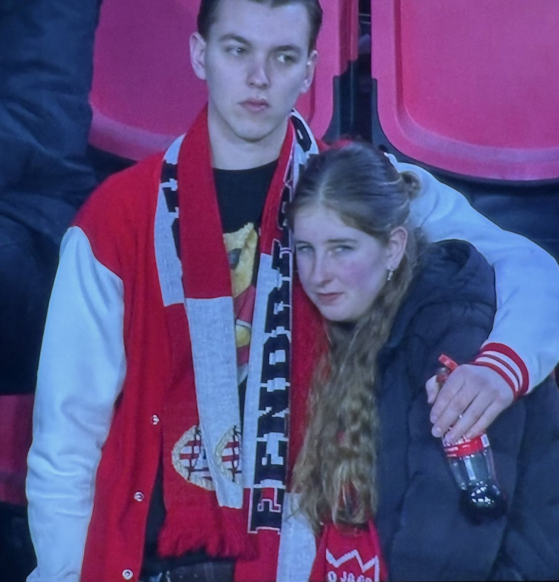 jensajax1900's tweet photo. Met je vriendin als draak naar PSV, fijne carnaval https://t.co/M1FPZKbmri