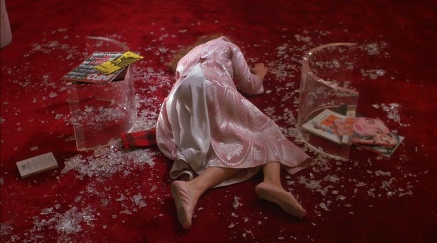 TheCinesthetic's tweet photo. heathers (1988)  dir. michael lehmann https://t.co/Wbn6dTdG55