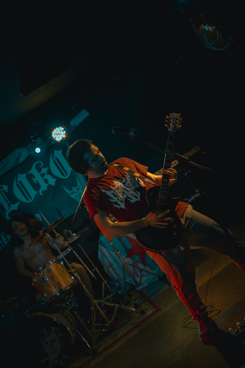 Estamos preparando un novo vídeo, esta vez, con imaxes do noso conci na sala La Trinchera de Madrid xunto a Lust e <a href="/wearederiva/">DERIVA</a> organizado por <a href="/FettemClothing/">FeTTeM Clothing</a>, que foi brutal. Temos moitas ganas de ensinárvolo... Estade alerta porque non vai ser a única novidade! 📸: NVVZ Films