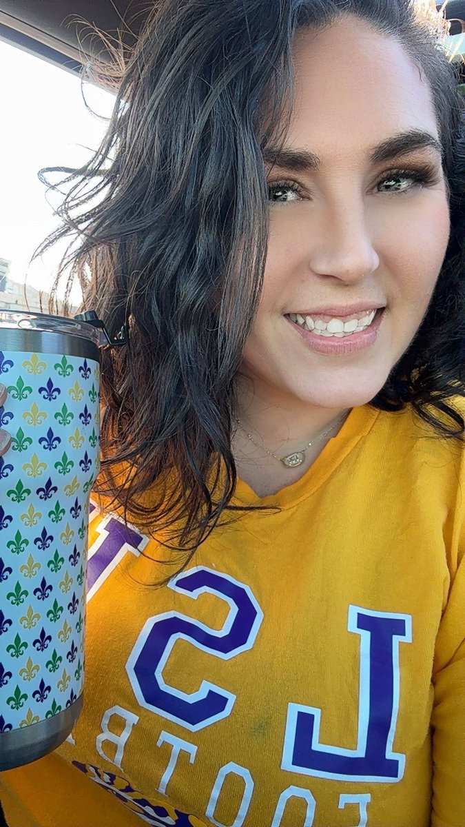 When it’s Mardi Gras…. Andddd college tshirt day!!! Thanks for my shirt <a href="/Legendary_Ross_/">Charles CJ Ross</a>