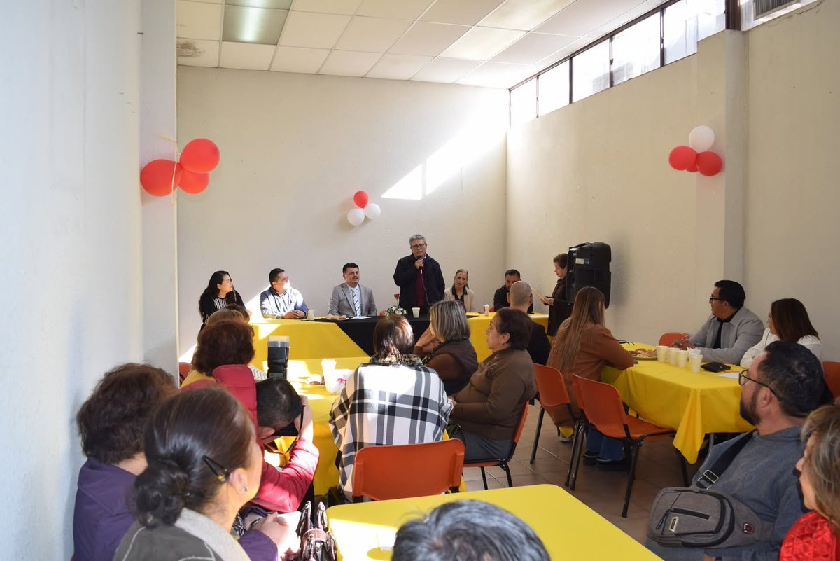 dpedgo's tweet image. La Asociación de Jubilados y Pensionados de los Tres Poderes del Estado, representada por el Lic. Sergio Alfredo Reséndiz Martínez, invitó a parte de sus agremiados a un desayuno, con el Director General de Pensiones, Lic. Lorenzo Martínez Delgadillo, y a su equipo de trabajo.