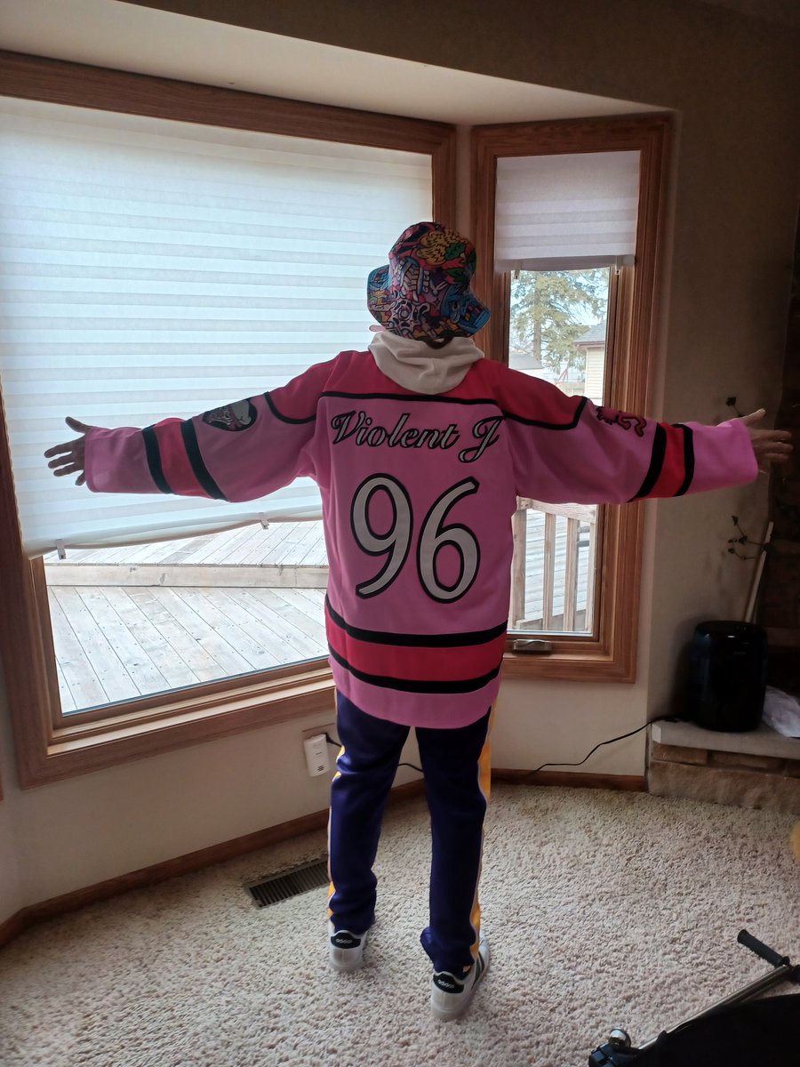 Jimbojizm665's tweet photo. Back from the Dead! My modem was messed up🤐
Won't you be my Prom Queen?
@icp #icp #jugggalette
Tunnel of Love Rare Jersey
Plus, Lazy and 🤪 hat
#VeryFresh
Shaved the Ole beard off
OG VINYL bought from Jump Steady
🤡❤️ https://t.co/utJ0kTc8eR