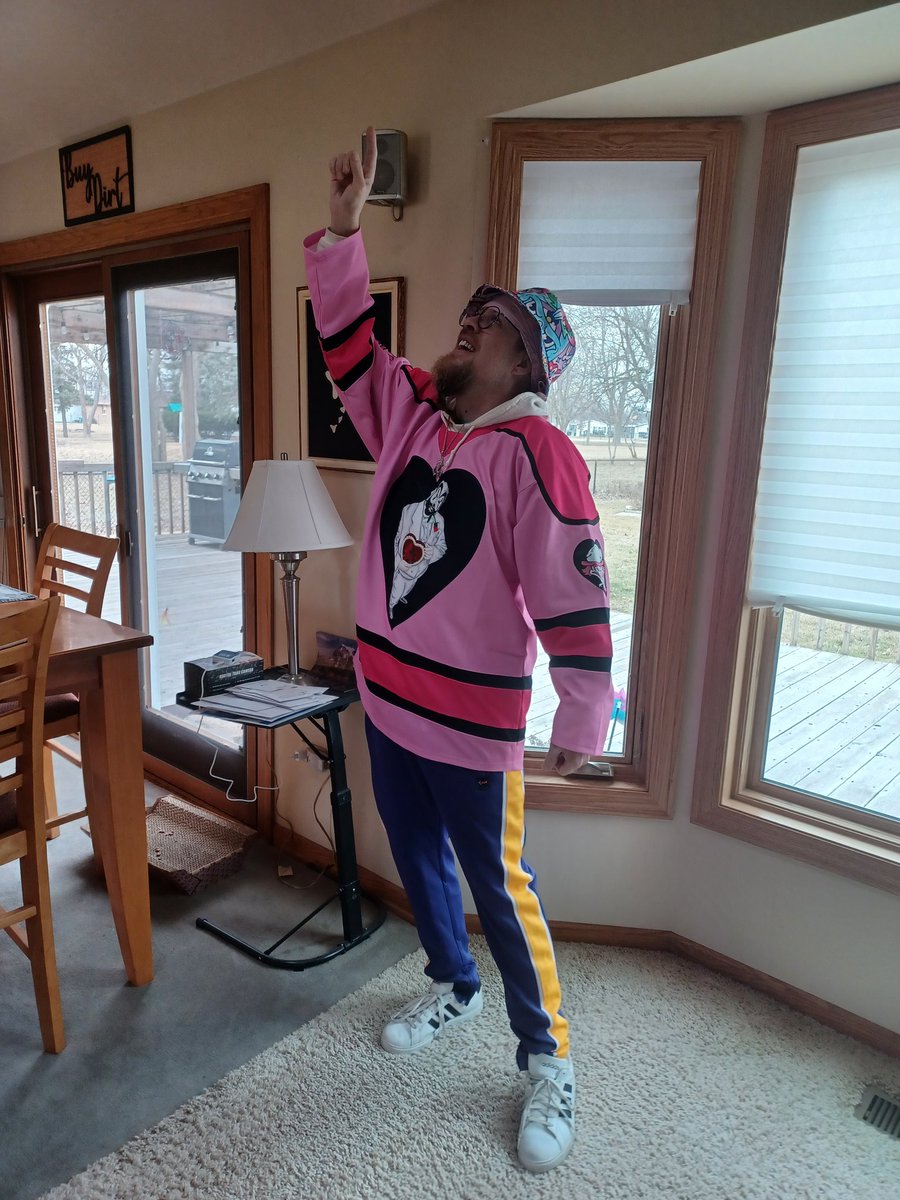 Jimbojizm665's tweet photo. Back from the Dead! My modem was messed up🤐
Won't you be my Prom Queen?
@icp #icp #jugggalette
Tunnel of Love Rare Jersey
Plus, Lazy and 🤪 hat
#VeryFresh
Shaved the Ole beard off
OG VINYL bought from Jump Steady
🤡❤️ https://t.co/utJ0kTc8eR
