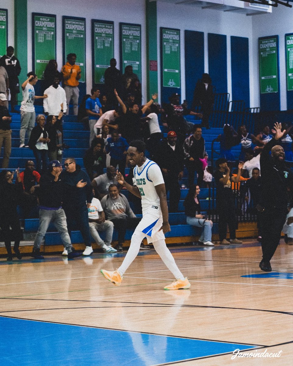 COACHES!!!! Check out my senior year highlight reel. 7 minutes of great basketball!!! hudl.com/v/2RpCzX