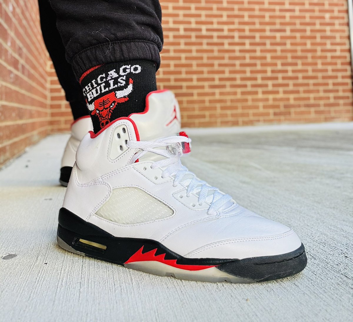 NIwiththekicks's tweet image. Day 26-Bakes With Love 

Fire Red 5s for todays kicks❤️ to show off the Chicago Colorway  @JerLisa_Nicole 

#BHM2025 #bhmkotd #snkrsliveheatingup #yoursneakersaredope #wearyoursneakers