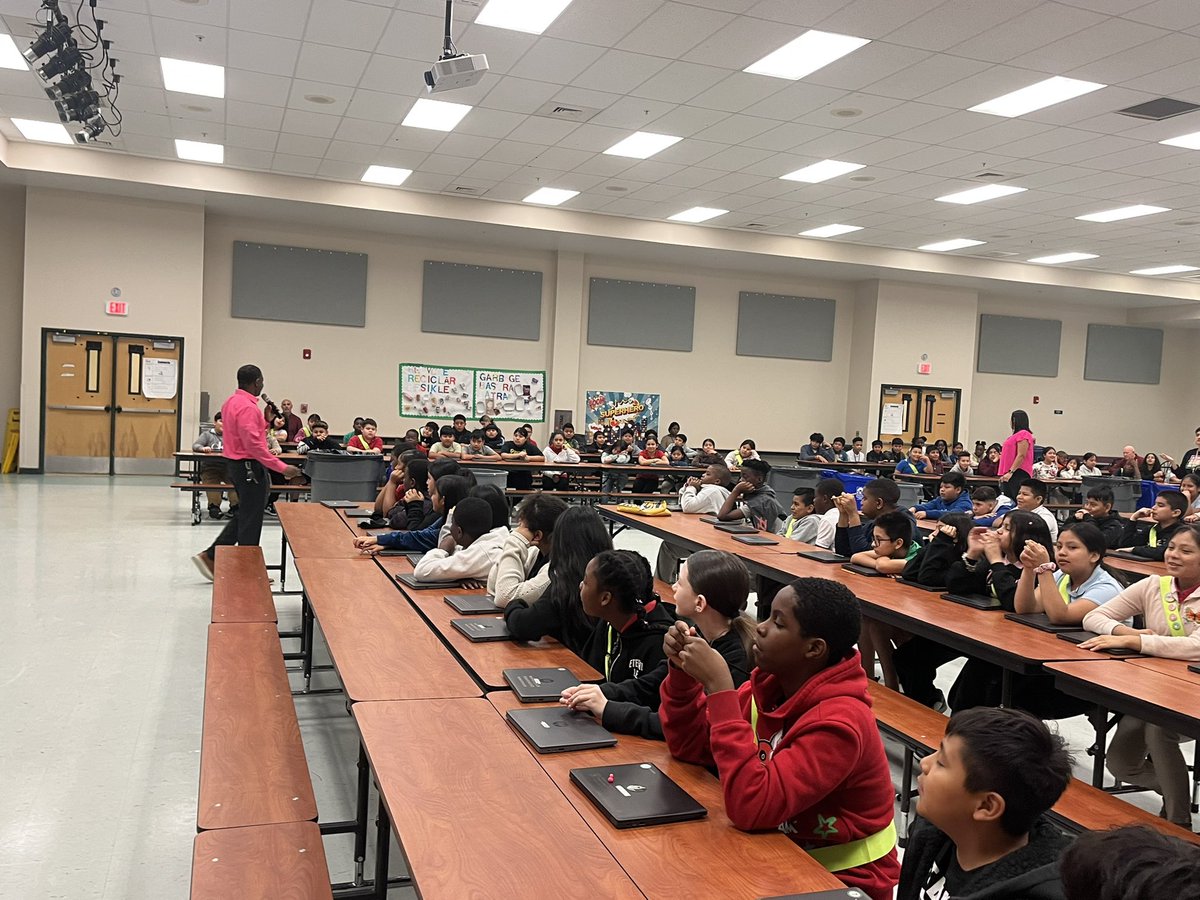 LWMSWarriors's tweet image. Our amazing Lake Worth Middle School Guidance Team is on the move! 🚗💨 Today, they visited @HighlandElemPBC 
 to help future Warriors 🏹 select their courses for 6th grade! 

We can’t wait to welcome our incoming class and set them up for success! 🎯📚 #FutureWarriors