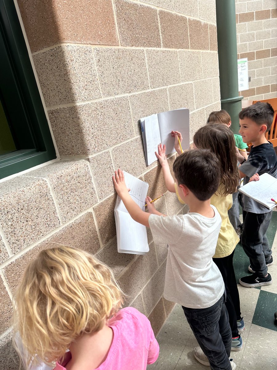 KendallElem's tweet image. Knights in Action! First grade enjoyed the beautiful weather and went on a hunt for living and non living things during science 🦋 #engaged #enriched #inspired #EveryChildEveryDay