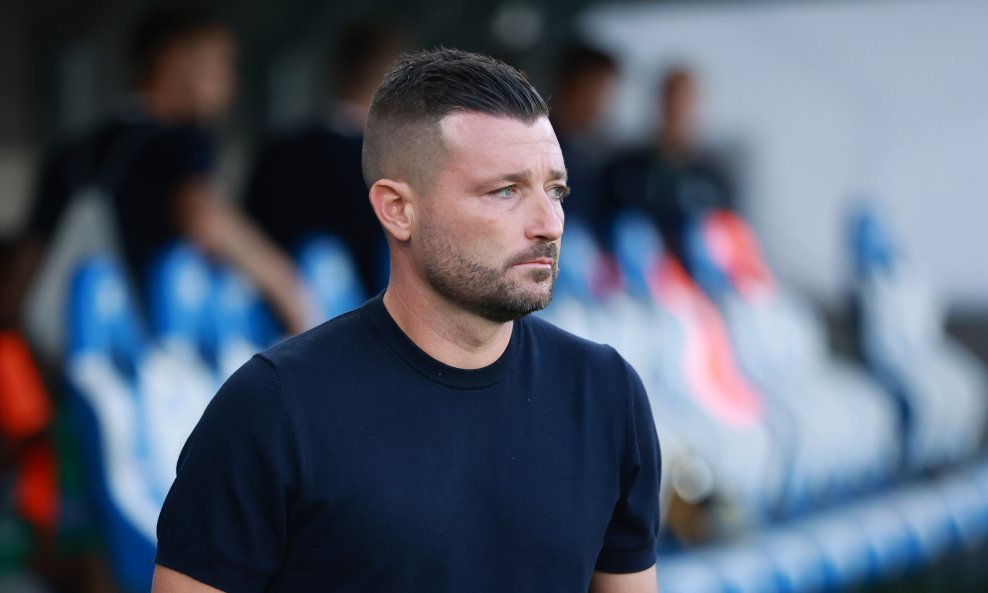 CroatiaFooty's tweet photo. 🎙️ Federico Coppitelli on the challenges ahead after Dinamo:
"Beating Dinamo is special, but injuries are our biggest enemy right now. We’re preparing for Slaven Belupo—a serious team that won’t make it easy for us."
#HNL #Osijek #Coppitelli https://t.co/mqGmomPkiE