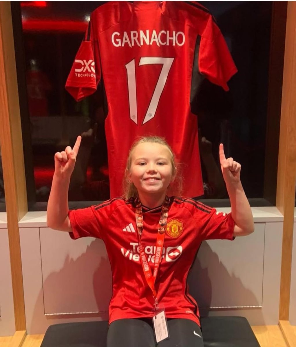 Huge congrats to Pythons own powerhouse Phoebe signing for Manchester United!! Anyone who knows Phoebe knows how thoroughly deserved this achievement is, as well as her skill and strength she works so so hard, is always determined &amp; a complete class act!!! #soproud #girlboss🐍💪