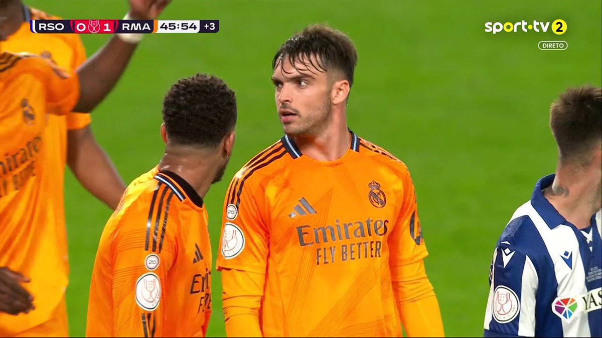 FonsiLoaiza's tweet image. Hoy han aplicado el protocolo contra el racismo y la intolerancia por insultos de la afición vasca de la Real Sociedad a Raúl Asencio del Real Madrid, que sigue imputado por presunta pornografía infantil. Surrealista.