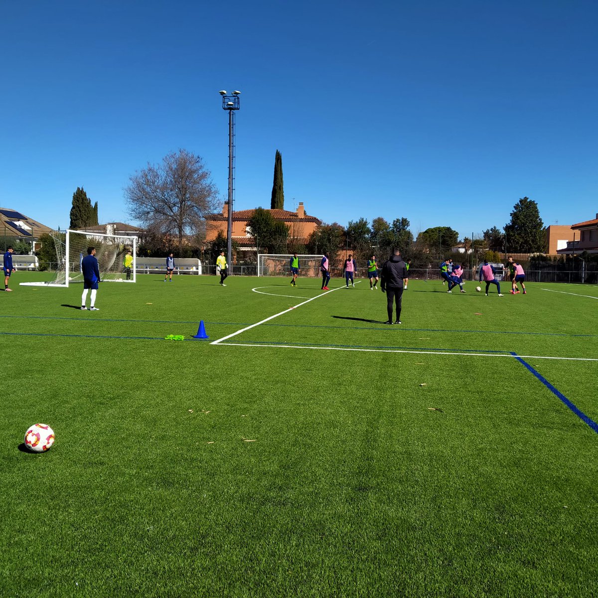 David Bachiller (@davidbatxiller) on Twitter photo El Lleida prepara el partit a casa contra l'Elche Ilicitano amb ganes de repetir victòria. Entrenament a les instal·lacions d'Alpicat. #esports #futbol #lleida #segundarfef #RFEF El Lleida prepara el partit a casa contra l'Elche Ilicitano amb ganes de repetir victòria. Entrenament a les instal·lacions d'Alpicat. #esports #futbol #lleida #segundarfef #RFEF