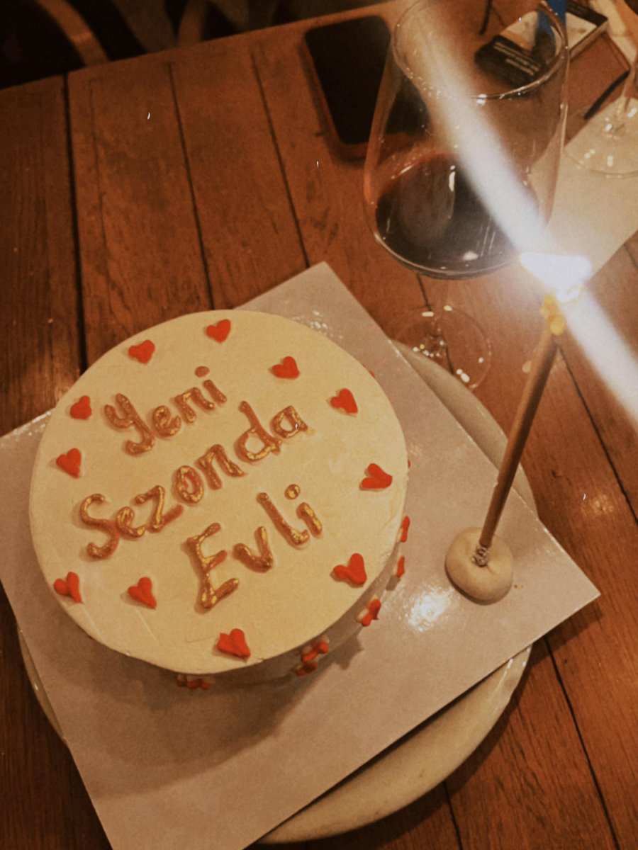 niightglow's tweet photo. İyi ki doğmuş @ecemsuyildiiz 🐣🧡 https://t.co/9gdZMQEWcQ
