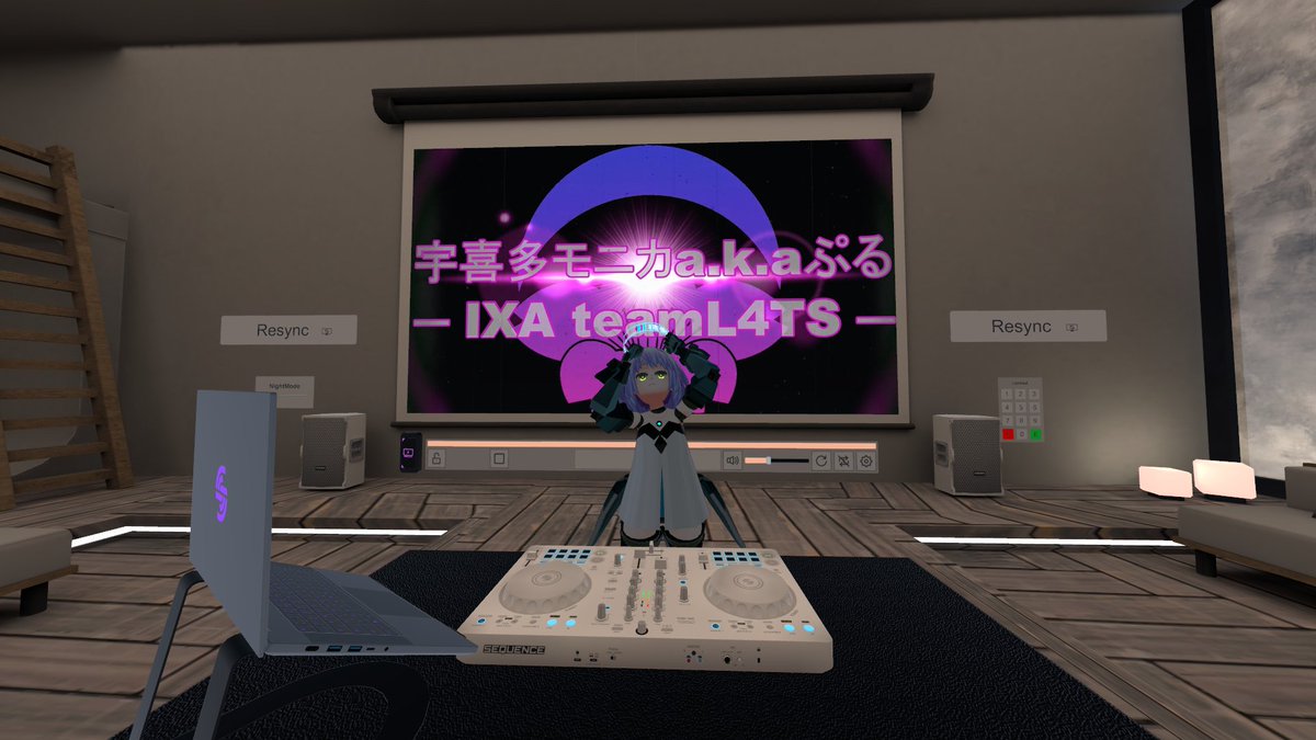 mikatagomibot's tweet photo. #VRChat始めました !
後ろにいる片耳もがれたヤ��に案内してもらったぜ!
ついでにVRDJも音さえ出ればやろうと思ってる! https://t.co/nV2mungeLq