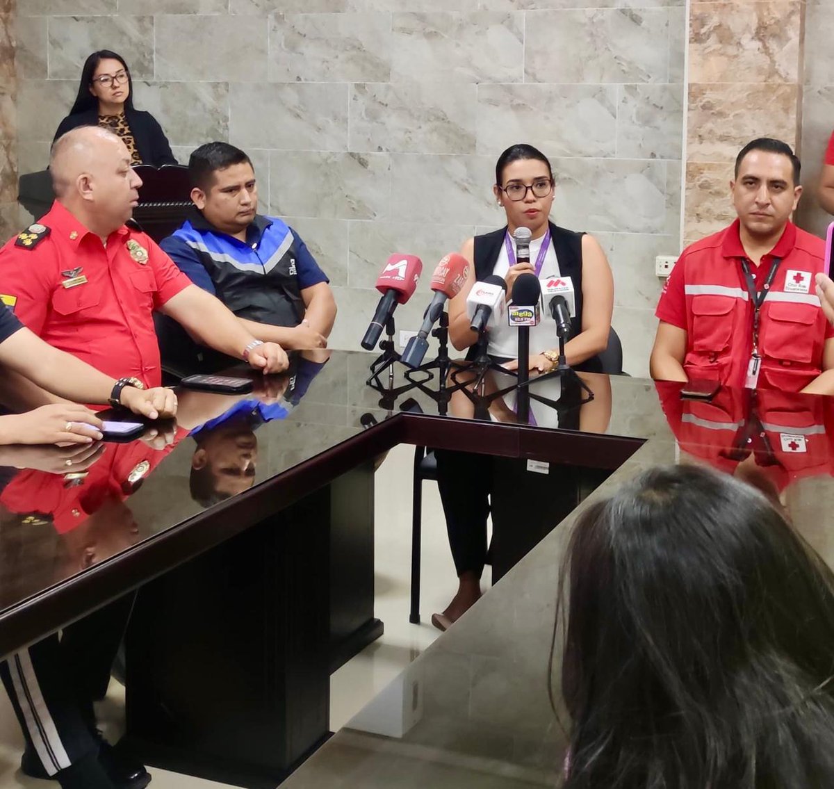 DPManabiSalud's tweet photo. 📍#SantoDomingo | Andrea Castillo, Directora Distrital de Salud participó en la rueda de prensa de @gobertsachila para dar a conocer el plan de contingencia de carnaval, garantizando a la ciudadanía atención en salud durante los días del feriado. 
#ElNuevoEcuadorResuelve https://t.co/T8StAK5h2b