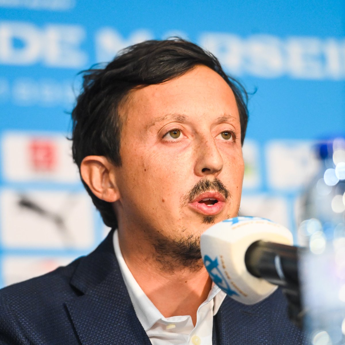 _BeFootball's tweet photo. L’ÉTAT MAJOR SPORTIF DE L’OM EST INTÉGRALEMENT SUSPENDU ! ❌😨

⛔️Pablo Longoria, Président. 
⛔️Medhi Benatia, Directeur Sportif.
⛔️Fabrizio Ravanelli, Conseiller Sportif. 

Du jamais vu en Ligue 1, à jamais les premiers. 😱