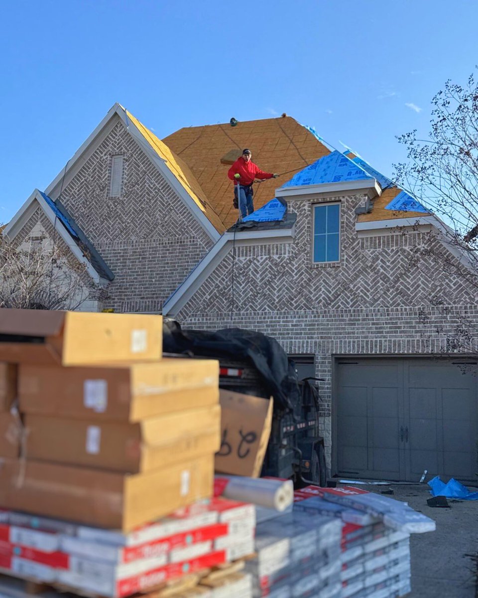 MDRoofingPros's tweet photo. Our expert roofer technicians go the above and beyond—literally—working on even the steepest roofs with skill, safety &amp; precision, fully harnessed for safety! https://t.co/VeZ8PXEJd8