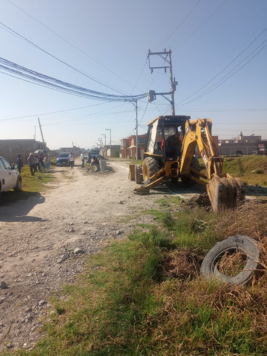 OpdapasLerma's tweet photo. Mejorando la infraestructura en Col. Guadalupe

Iniciamos la excavación para la introducción de tubería de concreto en la calle Morelos, en coordinación con el Departamento de Estudios y Proyectos y la comunidad. ¡Trabajo en equipo por un mejor #Lerma! 💪
#LermaSomosTodos
💙💧👷🏻‍♂️ https://t.co/RS8FDJpVAB