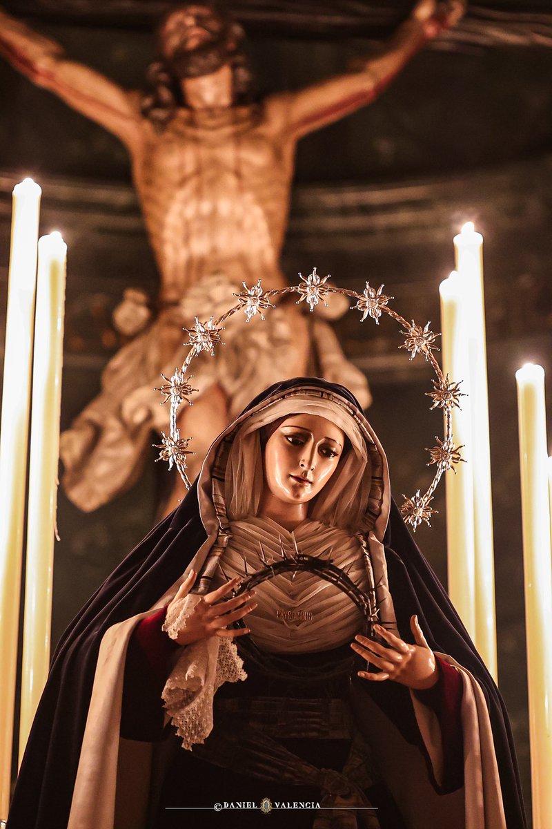 Araqueencrrs's tweet photo. La Virgen del Patrocino bajo la luz de las velas.

@HdadCachorro #TDSCofrade https://t.co/RfJ3V88c63