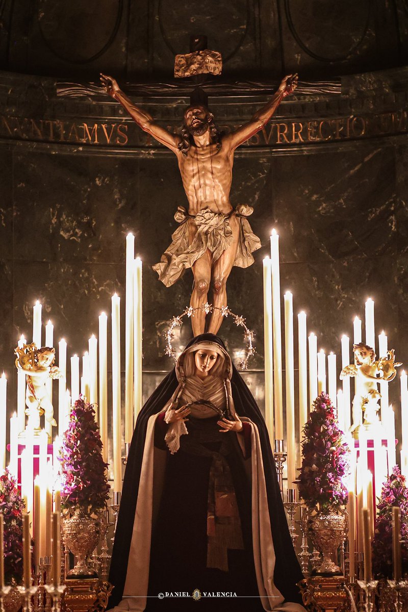 Araqueencrrs's tweet photo. La Virgen del Patrocino bajo la luz de las velas.

@HdadCachorro #TDSCofrade https://t.co/RfJ3V88c63