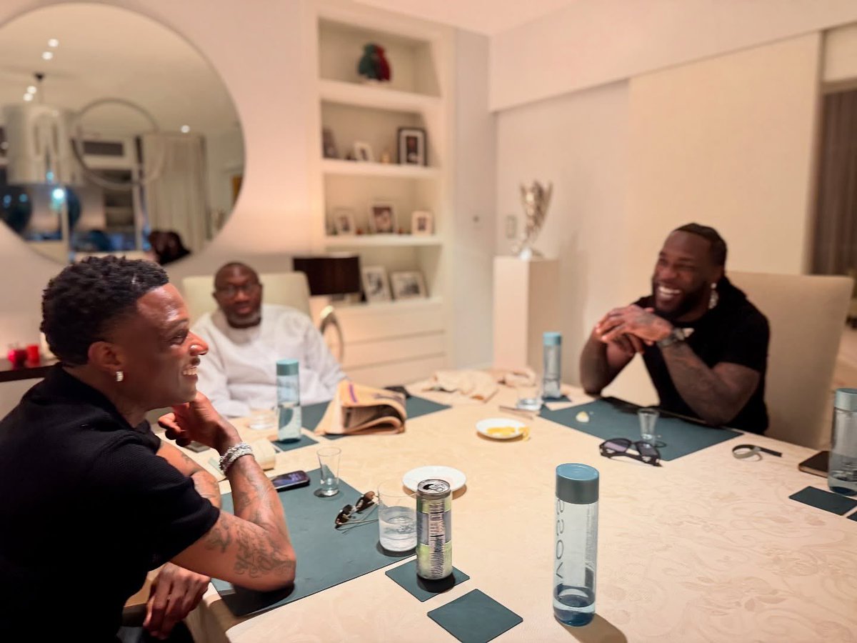 AfroBeating's tweet image. Billionaire Femi Otedola hosts global superstars @WizkidAyo and @BurnaBoy 💪🏾🔥

#afrobeating #Otedola #Wizkid #BurnaBoy #Afrobeats