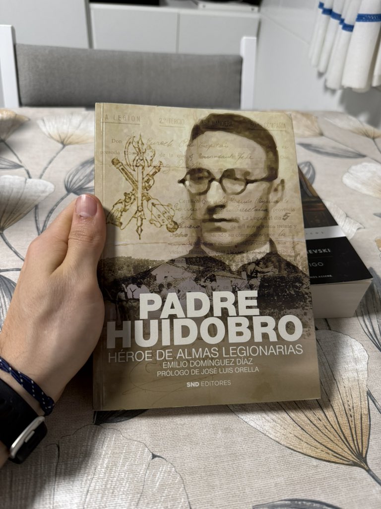 serd1g's tweet photo. @MisterLegio @cute_sunlight @AntiguosMalaga @FerranGarrido @EjercitoTierra @Armada_esp @EjercitoAire @Seminario_JPII @arzocastrense Llegó! https://t.co/7eNCus7mol