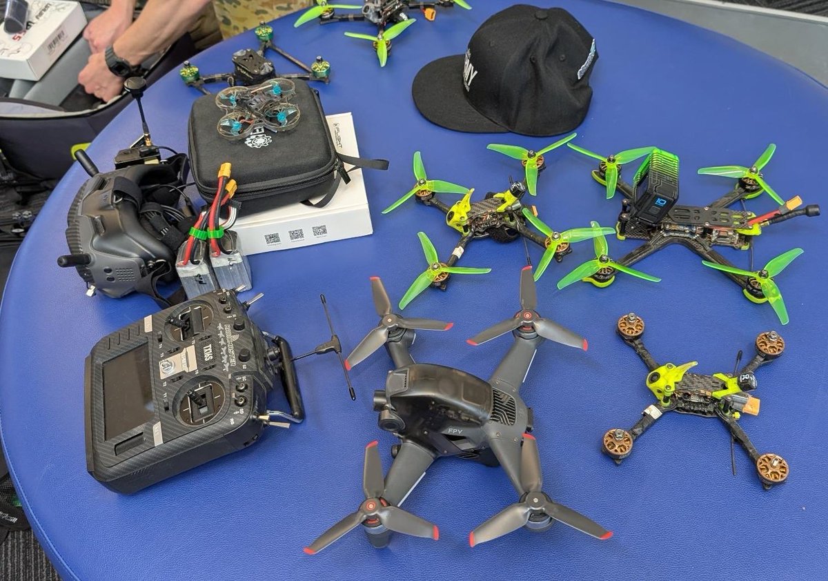 AUADRT's tweet photo. Our @AusAirForce and @AustralianArmy #DroneRacing pilots spent the afternoon with students at #STEMTOTHERESCUE run by @Swinburne University and @DefenceAust #CASG in #Melbourne. This amazing program immerses students in a civilian task using #drones. 1/2
#SendIt
@ChiefAusArmy https://t.co/J3TJt2qoD2