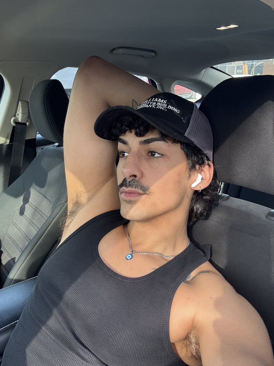 _rediguess's tweet photo. The power bottom is strong in this one https://t.co/EkiLaHNDj2