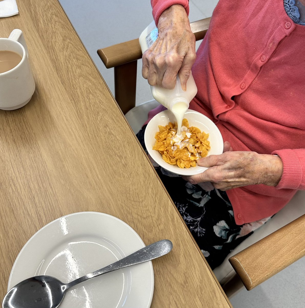 The importance of independence… our patients can make up their own breakfast in our daily Breakfast Club 🥞 Getting ready for discharge 💪🏻 
#breakfast #breakfastclub #independence #NHS #physiotherapy #occupationaltherapy