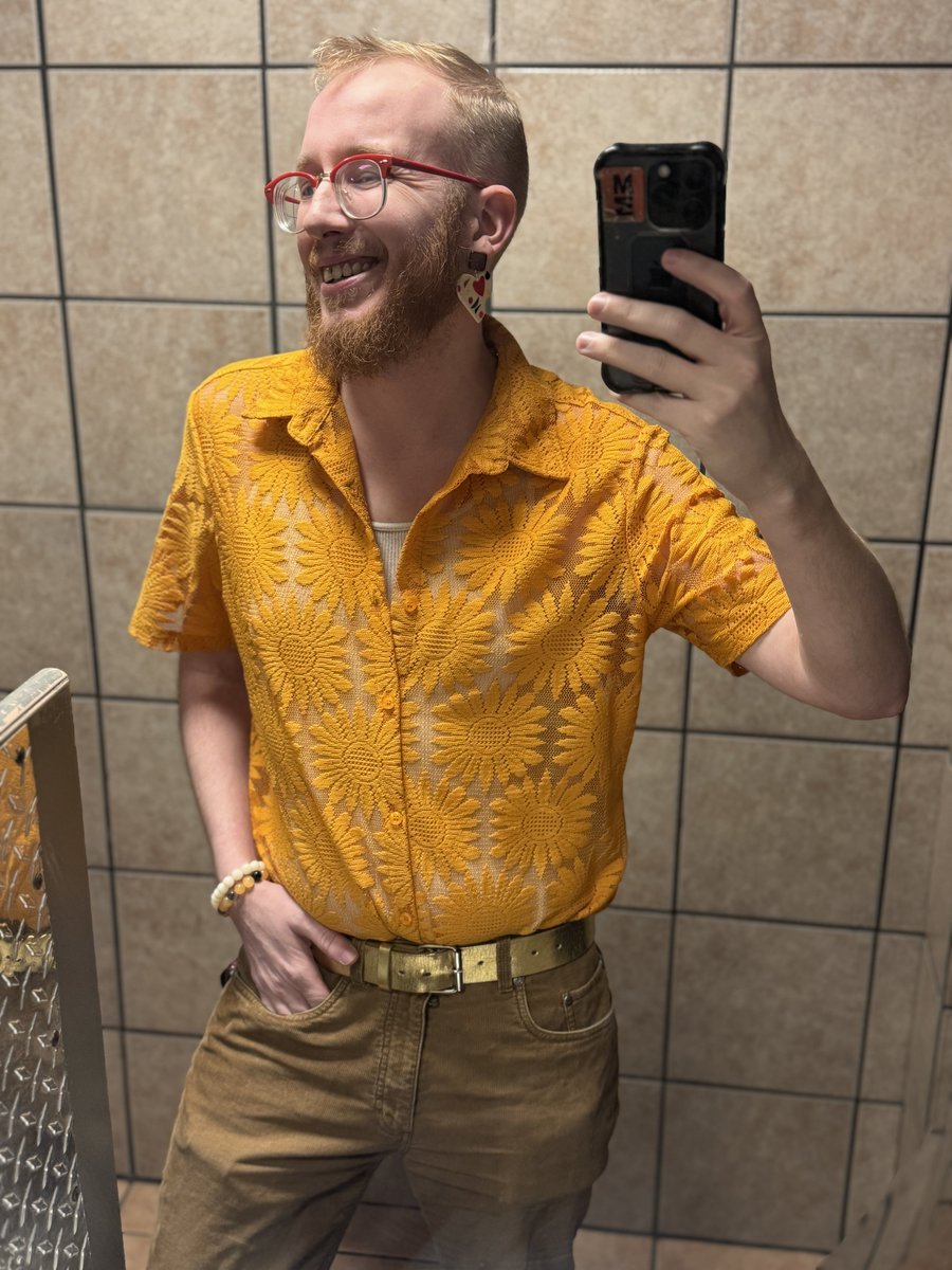 Sorry I’m wearing clothes but was feelin the work fit tonight! 💛