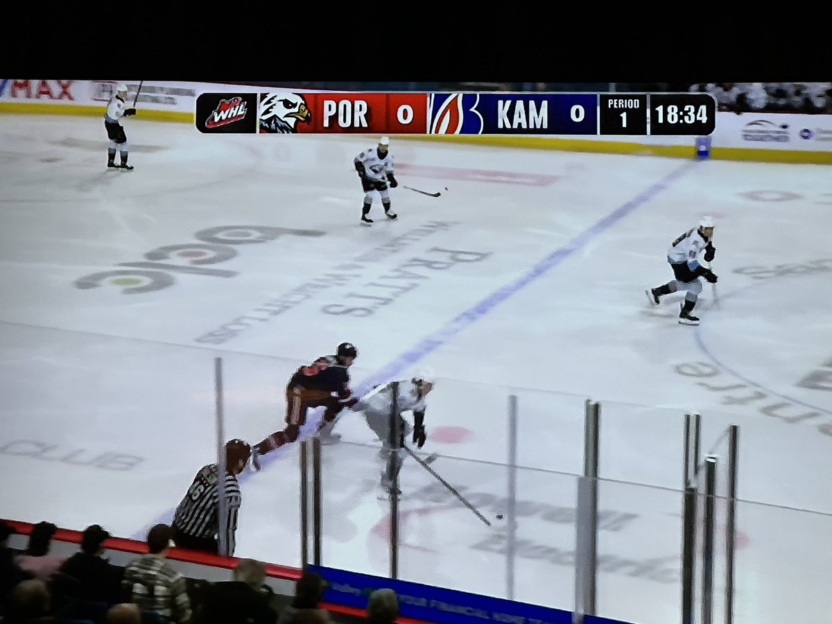 hawkeyblog's tweet photo. Not to trigger anyone’s OCD, but why are the 0’s in the scorebug different sized font? #WHL #PORvsKAM https://t.co/emcy1WAirl