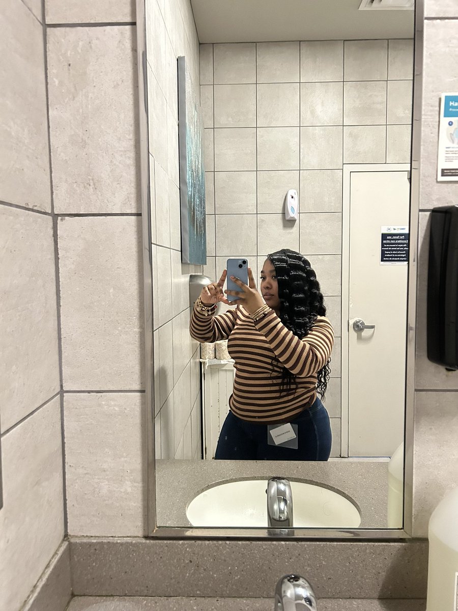 thatbihslim's tweet photo. Just a cute 9-5 girly 🥰 https://t.co/njVS0Al0pk