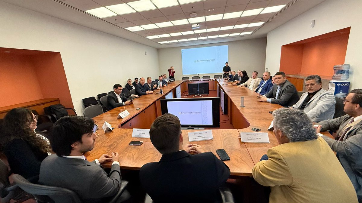 Continúa el 3er día de actividades de la #FloridaTradeMissionToMexico con la visita oficial a la Secretaría de Relaciones Exteriores.

La misión fue recibida por el Director General de Impulso Económico de la <a href="/SRE_mx/">Relaciones Exteriores</a>, <a href="/FaridHannan/">Farid Hannan Goyri</a>, quien extendió un cálido saludo a la misión por