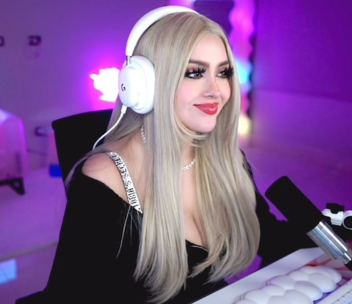 ARI 🍓✨ tweet media