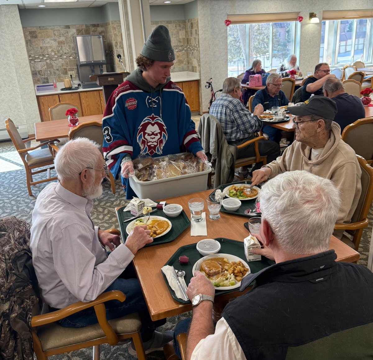 mnsquatchhockey's tweet photo. Such a fun day for the team to visit the residents at Guardian Oaks Apartments in Elk River today and help out with lunch!
GO SQUATCH!!
#mnsquatchhockey
#dogoodthings
#USPHL https://t.co/mceyotnNgI