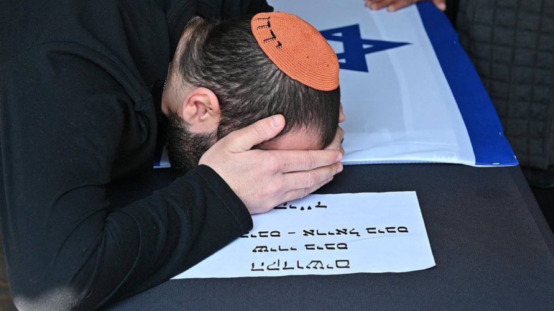 SouthernKeeks's tweet image. I can’t get over this picture. I’m just a random American on the other side of the world, I’m not Jewish, and can’t stop thinking about the Bibas family. 

Targeted and killed for being Jews. 

I proudly stand with the Jewish people.