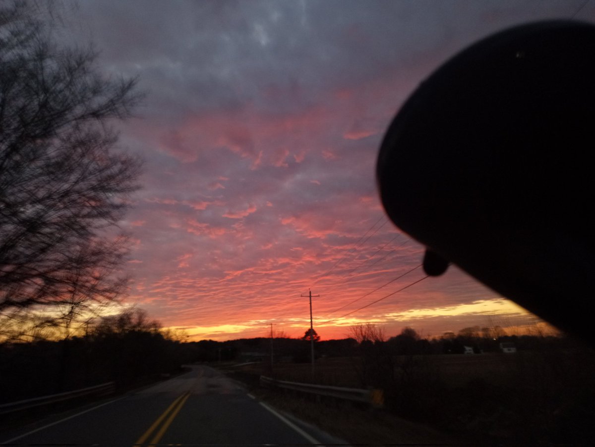 TN_ValleyWx's tweet photo. Beautiful Sunset This Evening #valleywx #alwx @spann @simpsonWVTM13 @ https://t.co/1a4PRkiWi0