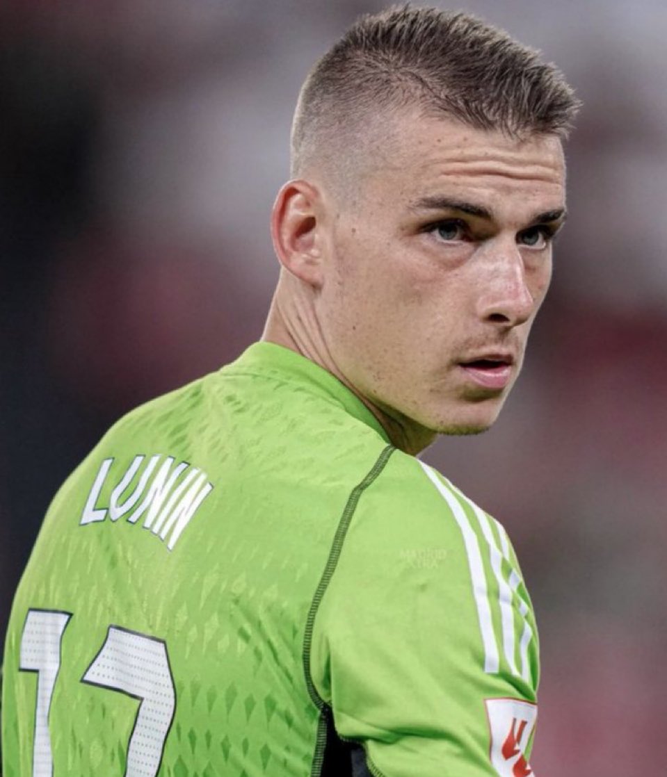 _Floper's tweet photo. Lo de Lunin es una cosa de locos. Héroe en la 15, se pasa media temporada en el banquillo y cuando le toca jugar, está de matrícula de honor.

Tremendo partidazo. https://t.co/yCE5hLHGpR