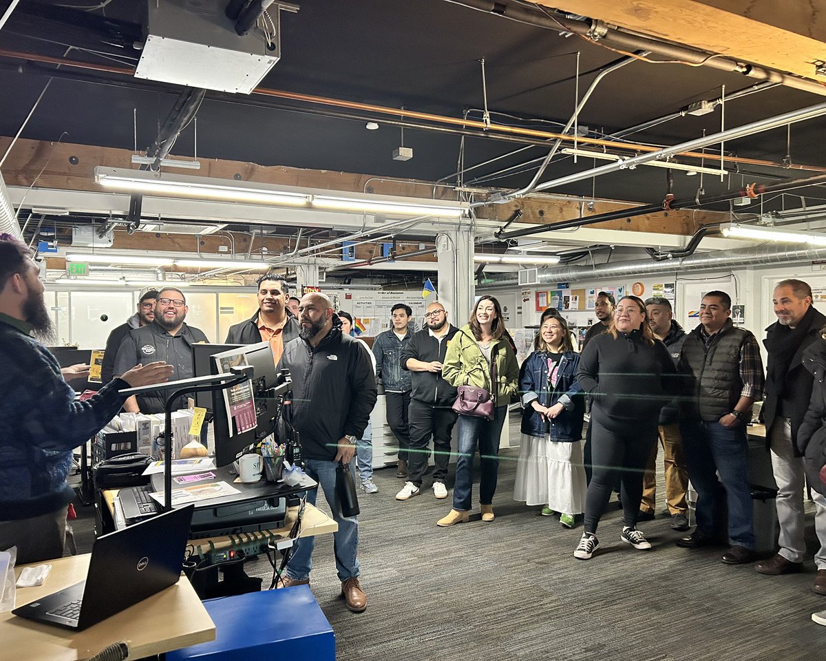 LarkinStreet's tweet image. Huge thank you to Back of the House, Inc. for stepping up in such a big way! 💛 Your team packed 100 comfort and hygiene kits, making sure young people at Larkin Street have the essentials to feel supported, seen, and cared for. #CommunityPartner #Volunteer #EndYouthHomelessness