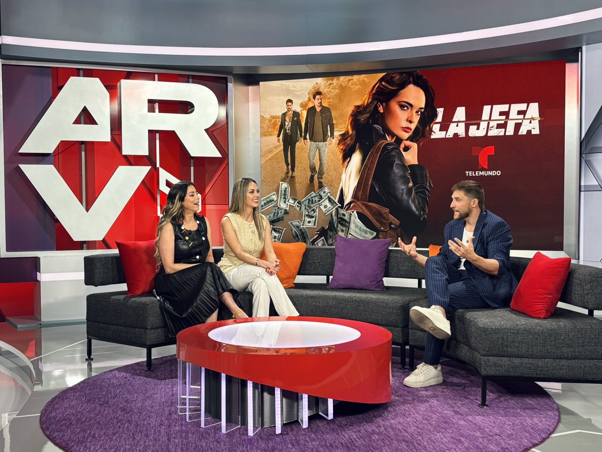 Hablando un poquito de todo lo que está pasando en  #lajefa y de cómo Gael entrará en todo este universo de ficción.
Gracias <a href="/AlRojoVivo/">Al Rojo Vivo</a> por la invitación
Style: @lanificiodilivenza <a href="/manueldelgado/">Manuel Delgado Tenorio</a>.moda 
Agencia: @qraxtalent 
.
.
#telemundo #alrojovivo #interview 
<a href="/Telemundo/">Telemundo</a>