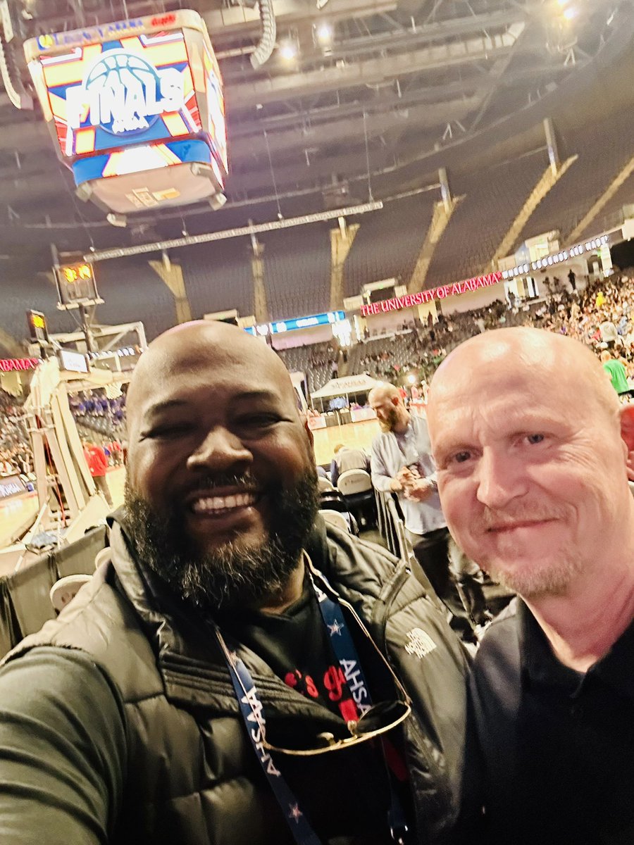 Ok- I gotta give some love to all my #SuperSupes at the <a href="/AHSAAUpdates/">AHSAA</a> basketball games today at the BJCC. Special S/O to Dicky Barlow, <a href="/gonsoulinwalter/">Walter</a> <a href="/MikeDaria/">Mike Daria</a> Jamie Wilson,  and Keith Blackwell. #BestShowinTown