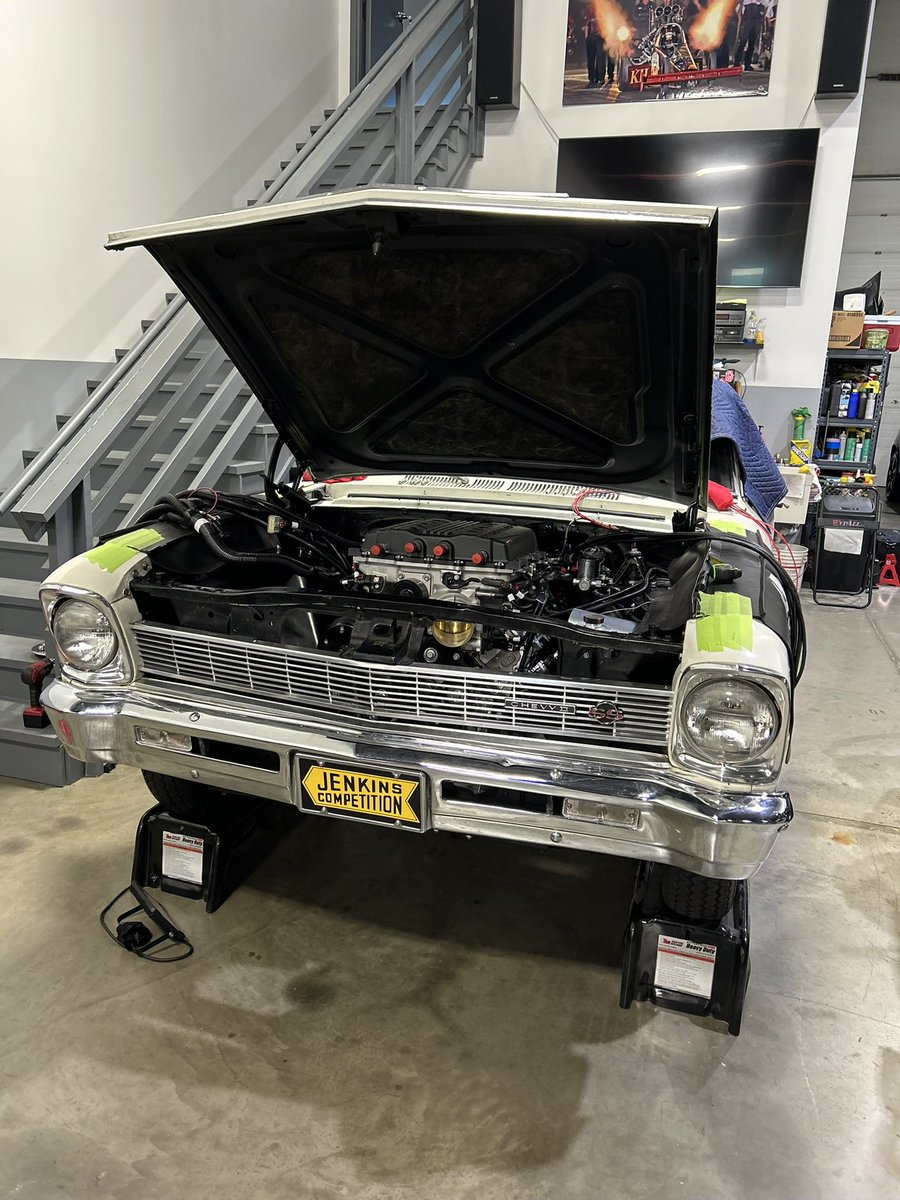 It fits! 😃✌🏻

#dragweekorbust #dragweek #dragndrive  #chevy #chevyii #lt5 #gmperformance #holleyperformancebrands #chevyhardcore #justicebros #teamredlineoil #dragracing #nhra #motorsports #sendit