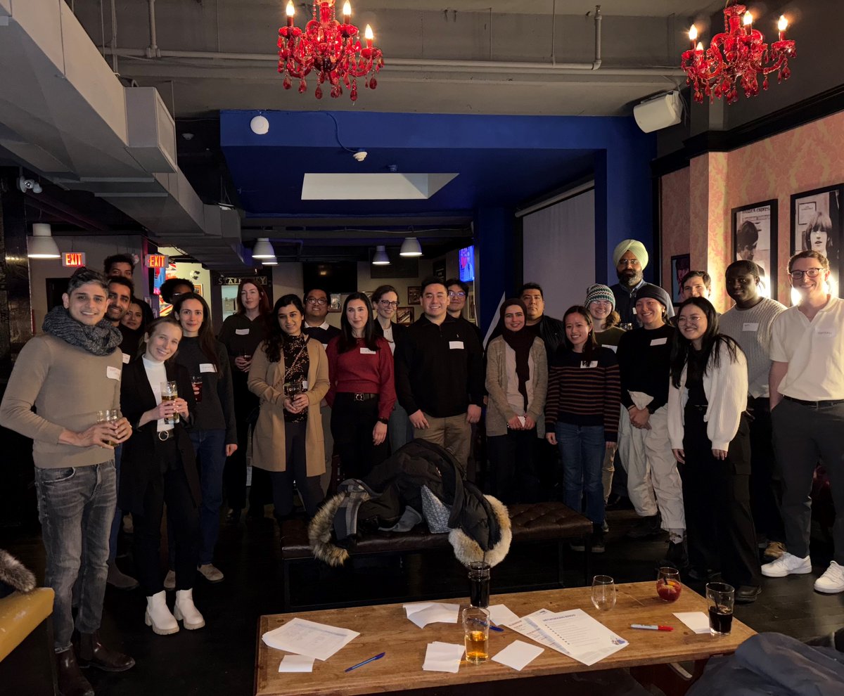 Quel événement incroyable ! Le réseau FLO, en collaboration avec le réseau des jeunes professionnels de l’ISDE, ISDE Interconnex, a organisé un 5 à 7 à Toronto. Grand merci aux fonctionnaires du #GC qui se sont joints à nous et ont contribué au succès de cette soirée !