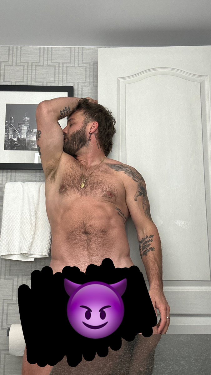 PaulCalafiore_'s tweet photo. Alright here’s the deal. If The Challenge Allstars gets more viewers than RuPaul’s Drag Race tonight @TheMarkLong and I will recreate this photo together without the emoji 😈 #thechallengeallstars5 

https://t.co/caLNwutYRQ https://t.co/DI2EuatVUQ
